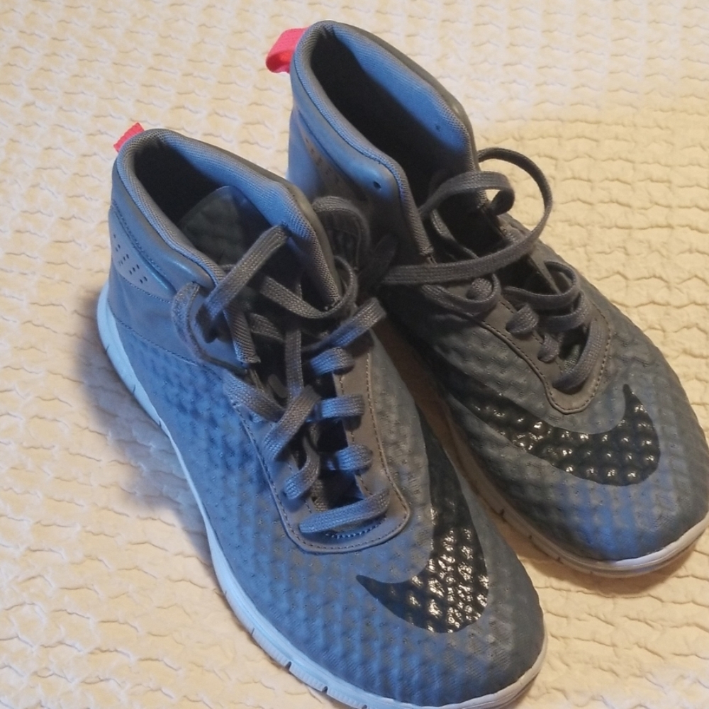 Nike hightop shoes